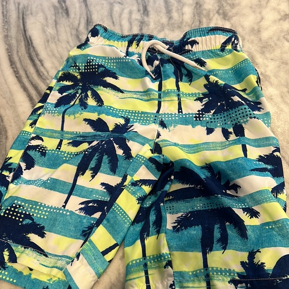 (7)Lot of boys Childrens place swim trunks - Picture 8 of 8